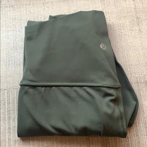 Lululemon Aligns in teal shadow size 4 25” inseam